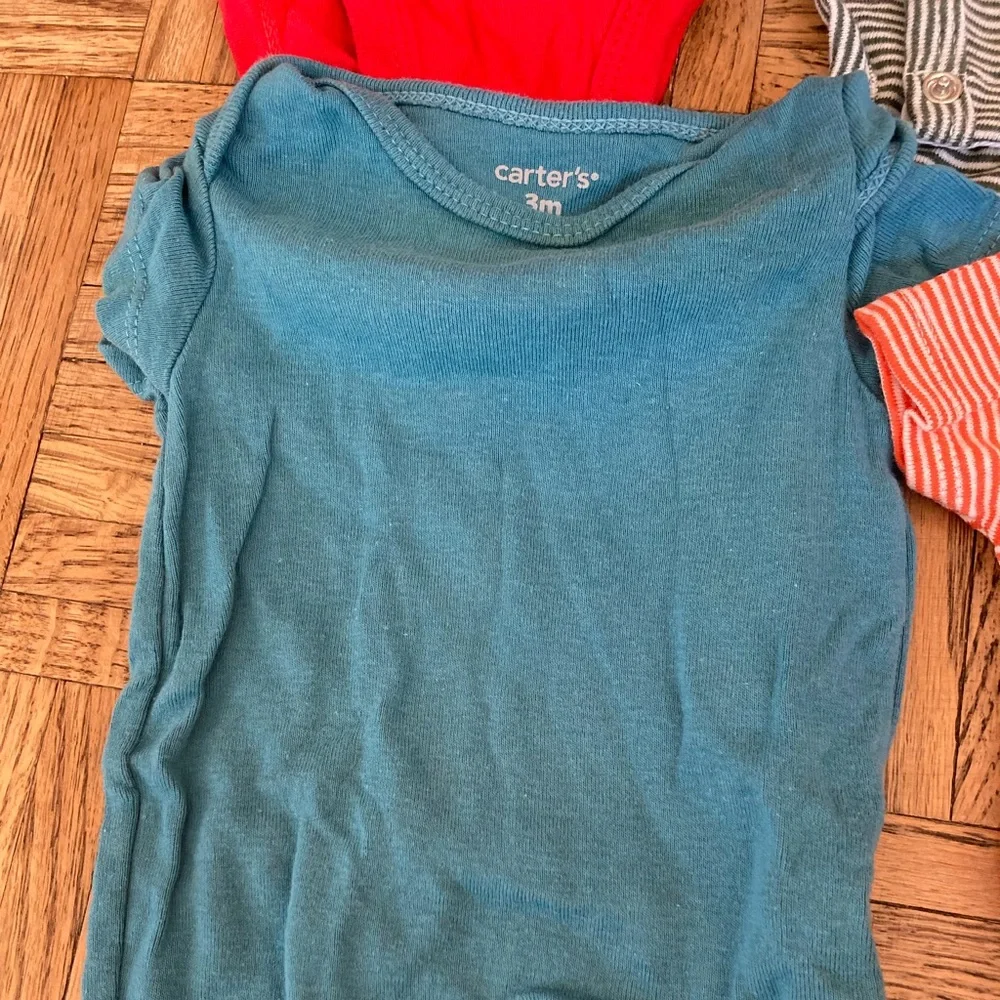 Carter's Short Sleeve Onesies 0-3 months